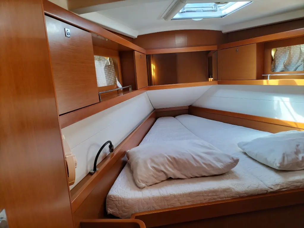 Cabine pointe avant.webp